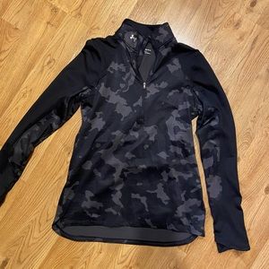 Fitted black under armour camo quarter zip